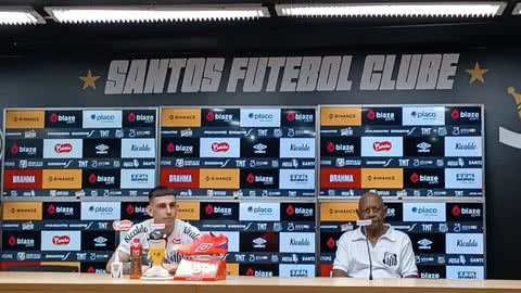 Gonzalo Escobar e Abel Verônico, ex-jogador do Santos Futebol Clube - Imagem: Jelson Henrique