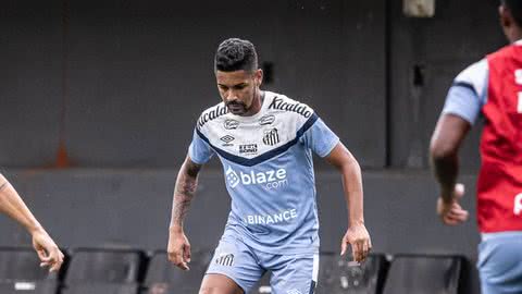 Aderlan é uma das 15 contratações do Santos para a temporada 2024 - Imagem: Twitter/ @SantosFC