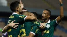 Jogadores do Palmeiras comemoram gol diante do Botafogo-SP, que garantiu a primeira colocação geral no Paulistão - Imagem: Twitter/ @Palmeiras