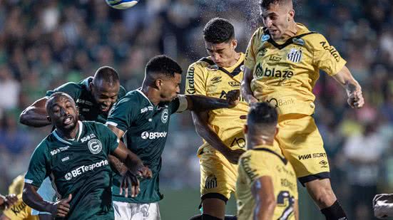 Mesmo com gol de Giuliano, Santos foi derrotado pela equipe comandada pelo técnico Vágner Mancini - Imagem: Raul Baretta/ Santos FC