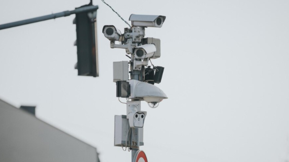 Santos anuncia instalação de 1,5 Mil câmeras de segurança - Imagem: reprodução /Freepik