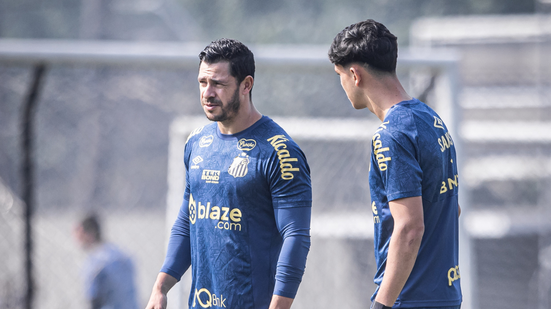 Giuliano e JP Chermont, em treinamento do Santos no CT Rei Pelé - Imagem: Flickr/Santos