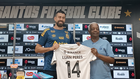 Luan foi apresentado pelo ex-jogador e ídolo do Santos, Antônio Lima dos Santos, 'Lima' - Imagem: Jelson Henrique/Rádio CBN Santos