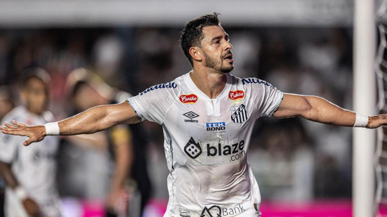 Giuliano marcou pela 10ª vez na temporada com a camisa do Peixe - Imagem: Raul Baretta/ Santos FC