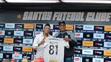 O ídolo do Santos, Serginho Chulapa, foi o escolhido para apresentar a 19ª contratação do clube na temporada - Imagem: Jelson Henrique/Rádio CBN Santos