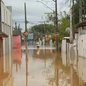 Registro, no Vale do Ribeira, está entre os municípios que exigem atenção diante da previsão de novas chuvas. A Defesa Civil alerta para acumulados de até 90 milímetros na Baixada Santista e de até 70 milímetros na região de Registro até quarta-feira (23) - Imagem: Rinaldo Rori/TV Tribuna