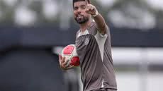 António Oliveira se prepara para sua sétima partida no comando do Corinthians - Imagem: Instagram/ @Corinthians