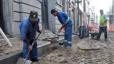 Calçadão de rua no Centro Histórico de Santos começa a ganhar novo visual - Imagem: reprodução Prefeitura de Santos