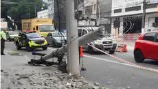 Devido às obras do VLT, a pista fica apertada e o poste fica muito próximo da rua - Imagem: Redes Sociais