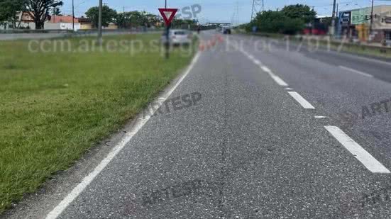 Após o acidente, o tráfego na Rodovia Padre Manoel da Nóbrega foi temporariamente interrompido - Imagem: Divulgação / Artesp