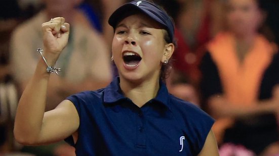 Paranaense Duda Gomes venceu a final contra Maria Eduarda Carbone e fez história no torneio juvenil - Foto: DWG Comunicação