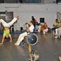 Com mais de 30 anos de atuação, o projeto adapta técnicas de capoeira para pessoas com deficiências, celebrando a diversidade cultural - Foto: Reprodução