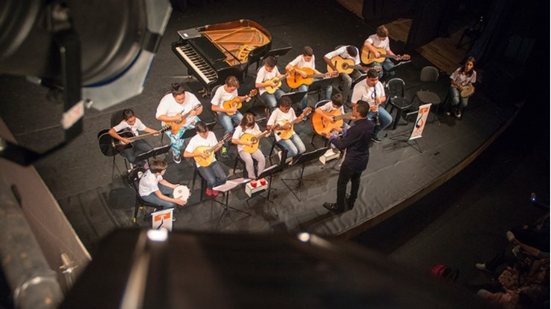 Os alunos terão acesso a aulas de teoria musical e prática de conjunto - Imagem: Divulgação/ Boqnews