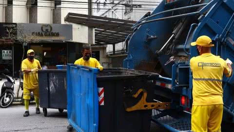 Os contentores são limpos rotineiramente seguindo cronograma determinado por técnicos da Seinfra - Imagem: Prefeitura de Santos