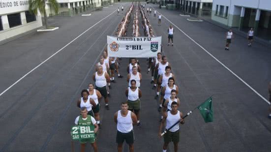 Corrida de 7 km do 2º Batalhão de Infantaria Leve interditara avenidas em São Vicente - Imagem: Divulgação/ Governo Brasileiro