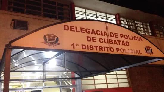 homem foi detido e levado ao 1º Distrito O caso foi registrado no 1ºDP Policial de Cubatão. Após o registro, o rapaz foi liberado, e os entorpecentes foram apreendidos - Imagem: Guilherme Lucio da Rocha / G1