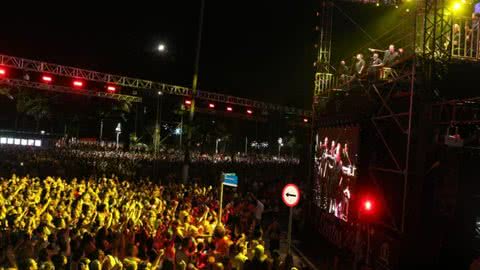 Fábio Jr. reúne 60 mil pessoas em show do Ilumina Santos 2023 - Imagem: reprodução Prefeitura de Santos
