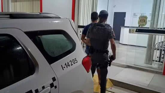 Homem agride mulher e ameaça com uma faca é preso no Interior de SP - Imagem: Divulgação/ PM