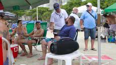 Mais de 200 policiais reforçam supervisão de quinta a domingo para regular atividades na faixa de areia - Imagem: Divulgação / Helder Lima/Prefeitura de Guarujá