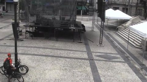Com ajuda das câmeras de monitoramentos agentes de segurança conseguem apreender suspeitos de furtarem bicicletas em Santos - Imagem: Reprodução/ Boqnews