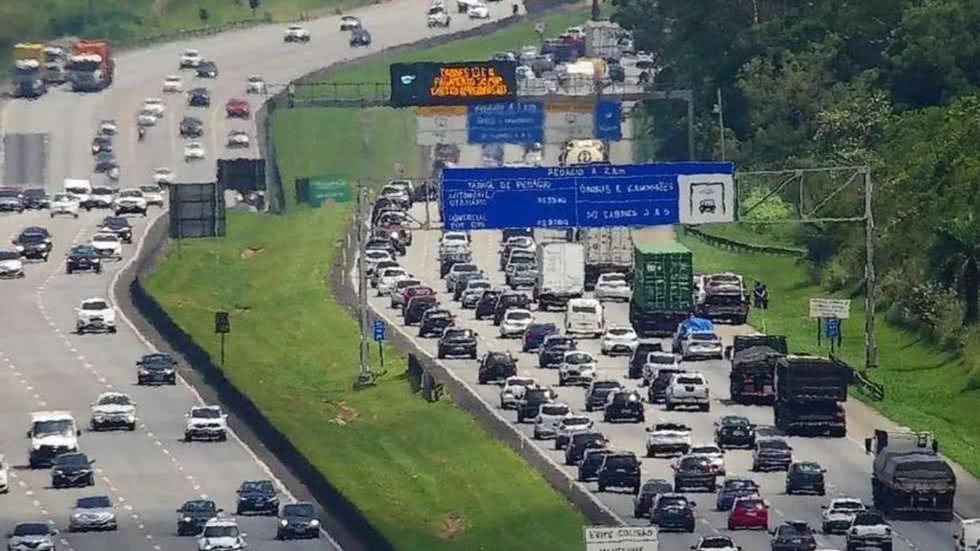 Sistema Anchieta-Imigrantes está em Operação Normal 5x5, com a descida realizada pela pista sul da Via Anchieta e da Rodovia dos Imigrantes, e a subida pela pista norte das duas rodovias - Imagem: Reprodução/Ecovias