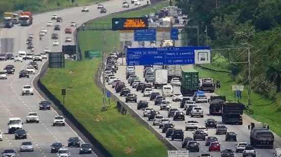 Sistema Anchieta-Imigrantes está em Operação Normal 5x5, com a descida realizada pela pista sul da Via Anchieta e da Rodovia dos Imigrantes, e a subida pela pista norte das duas rodovias - Imagem: Reprodução/Ecovias