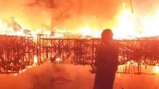 O Corpo de Bombeiros mobilizou as equipes para combater as chamas no local - Imagem: Redes Sociais