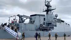 O navio vai atracar com uma grande quantidade de equipamentos e tropas de fuzileiros - Imagem: Marinha do Brasil