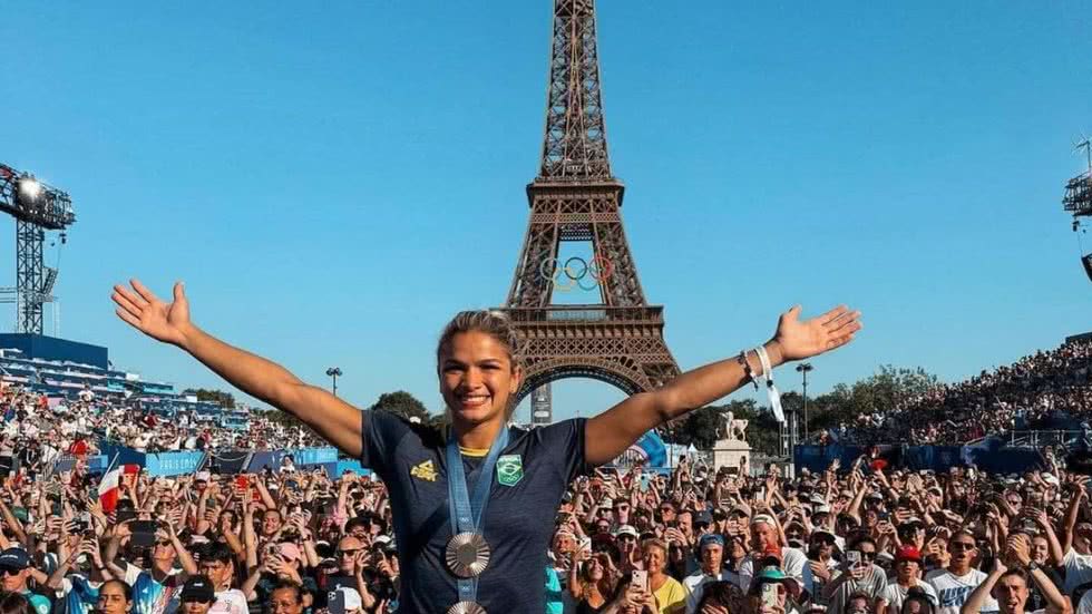 Vencedora de duas medalhas de bronze nos Jogos Olímpicos de Paris 2024 - Imagem: Reprodução/Instagram/@larissapimentajudo