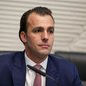 Deputado é acusado de lesão corporal e descumprimento de medidas protetivas em caso envolvendo sua ex-esposa, Cíntia Chagas - Imagem: Reprodução | Alesp