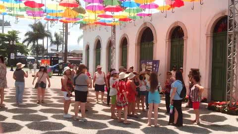 Este último sábado (23) e domingo (24) superou o registro de turistas da última Páscoa, com presença de 200 mil pessoas - Imagem: Prefeitura de Santos