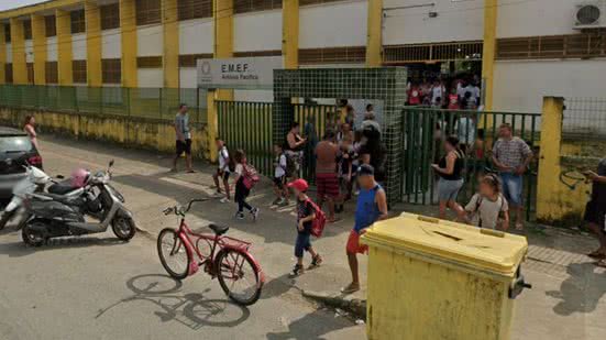 Mãe de ex-aluno agride professora e vandaliza veículos no litoral de SP - Imagem: Reprodução/ Google Maps