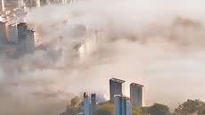 Imagem ilustrativa da neblina que cobriu a região - Imagem: Reprodução/Drone.r7