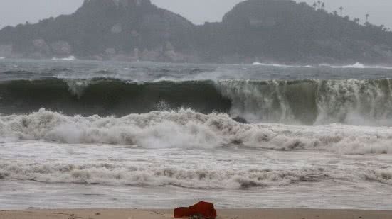 Todo o litoral de São Paulo experimentará mudanças drásticas na temperatura devido à intensidade da frente fria que está se aproximando - Imagem: Reprodução/Fernando Frazão/Agência Brasil