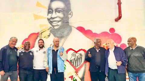 Ex-companheiros de Pelé estiveram na abertura junto com o prefeito Kayo Amado - Imagem: Prefeitura de São Vicente