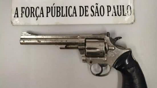 O ladrão, que estava armado, foi contido por populares até a chegada da Polícia Militar. - Imagem: Reprodução / Polícia Militar