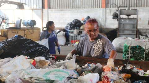 Guarujá retira mais de 100 toneladas de plástico das ruas; saiba mais - Imagem: reprodução Prefeitura de Guarujá