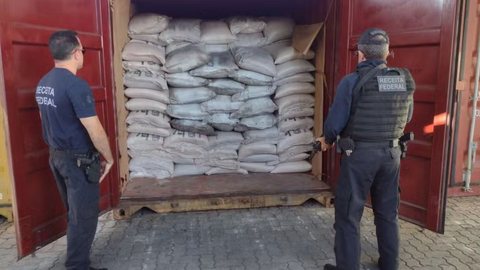 Polícia Federal apreende 882 kg de cocaína no Porto de Santos - Imagem: Reprodução/Receita Federal