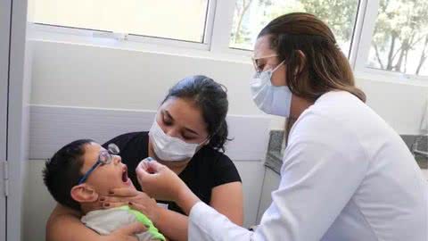 Vacinação contra a poliomielite - Imagem: Divulgação / Prefeitura de Santos