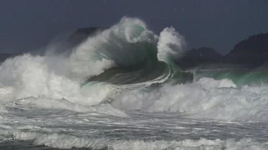 Alerta para ressaca marítima no Litoral de SP - Imagem: Reprodução/ Marcos Serra Lima/ g1