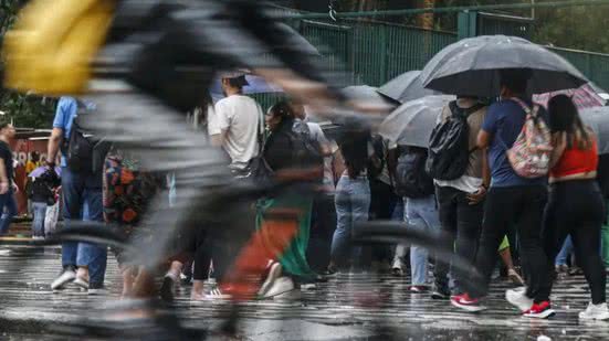 Saiba até quando a frente fria permanece na Baixada Santista - Imagem: Reprodução/ Paulo Pinto/ Agência Brasil