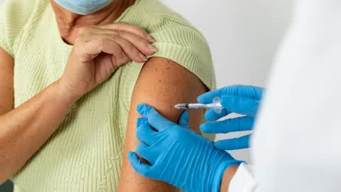 Vacina contra a Covid-19 começa a ser aplicada em novos públicos em Santos; veja os detalhes - Imagem: reprodução Freepik