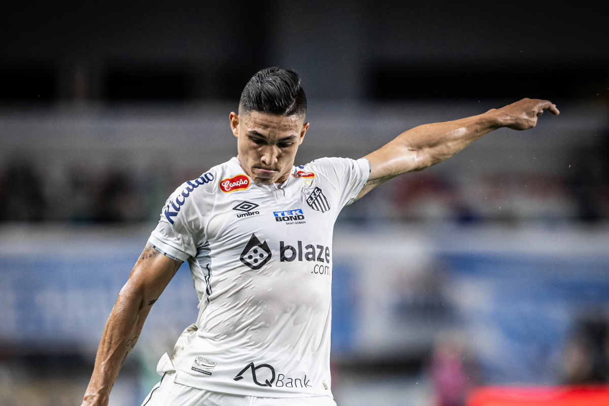 Rodrigo Ferreira atuou por 48 minutos na vitória diante do Paysandu, fornecendo assistência para o gol marcado pelo atacante Guilherme - Imagem: Flickr/Santos