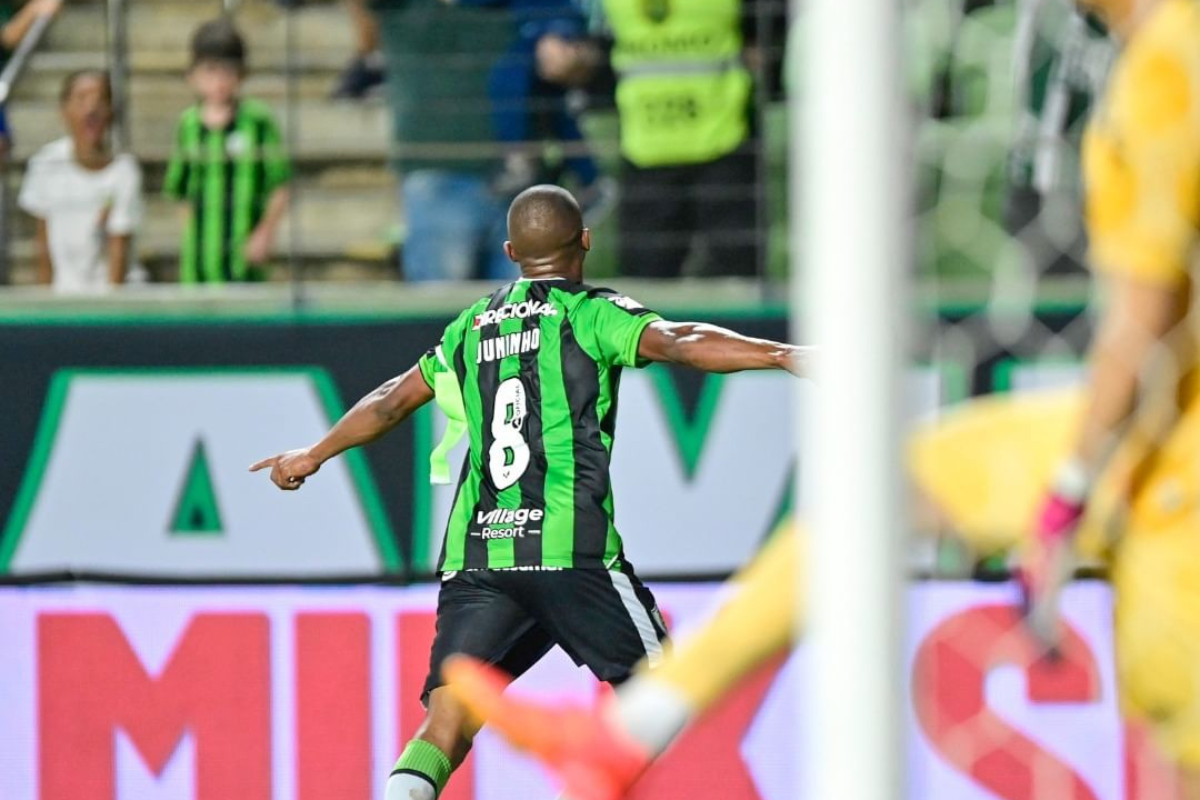 Juninho marcou o gol da vitória no duelo do primeiro turno da Série B - Imagem: Photompanda/ América