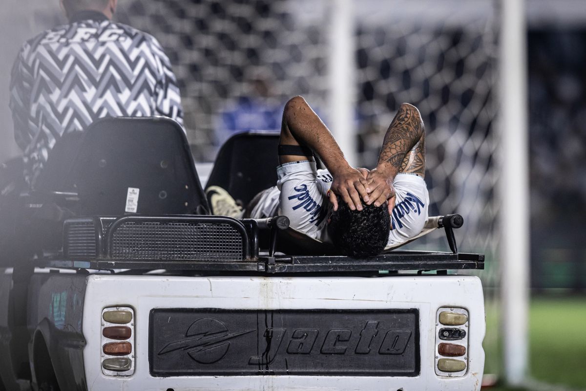 Aderlan substituído na partida entre Santos e Ituano, na Vila Belmiro -  Imagem: Flickr/Santos