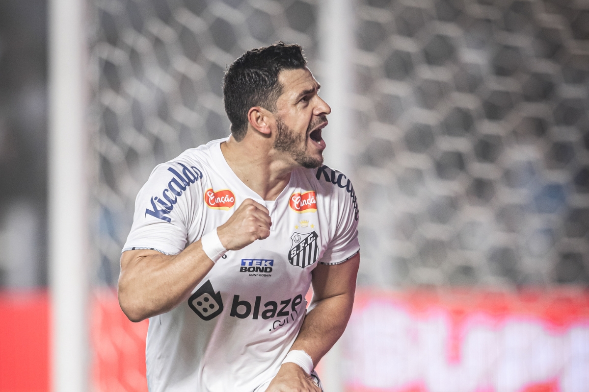 Giuliano e Guilherme, ambos com sete gols marcados, dividem a artilharia do Santos em 2024 - Imagem: Flickr: Santos