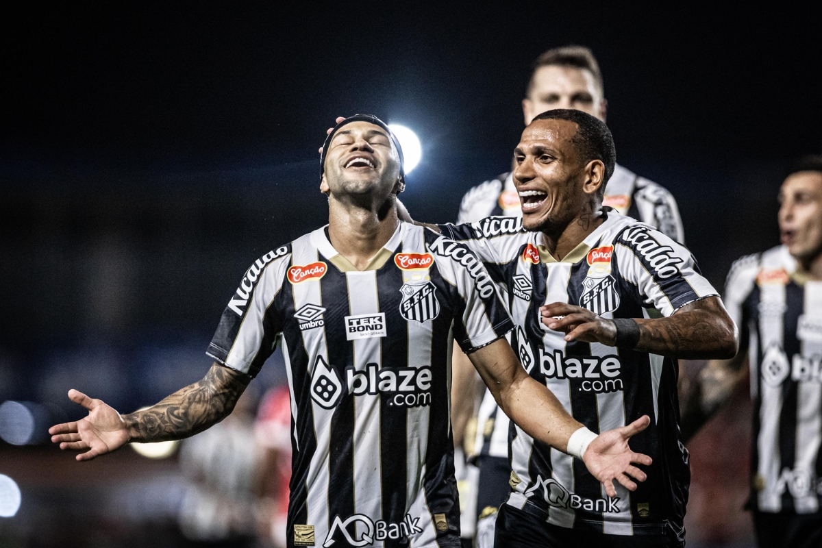 Jogadores do Santos celebram gol marcado no empate diante do CRB, em Maceió - Imagem: Flickr/Santos